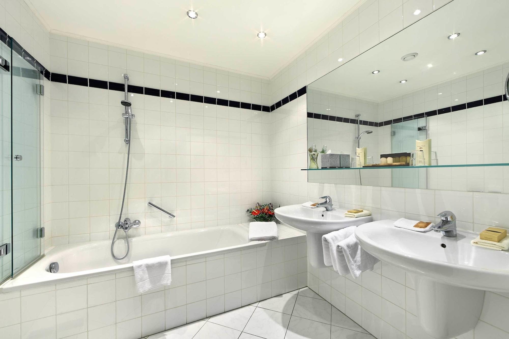 法国酒店 维也纳 客房 照片 Bathroom