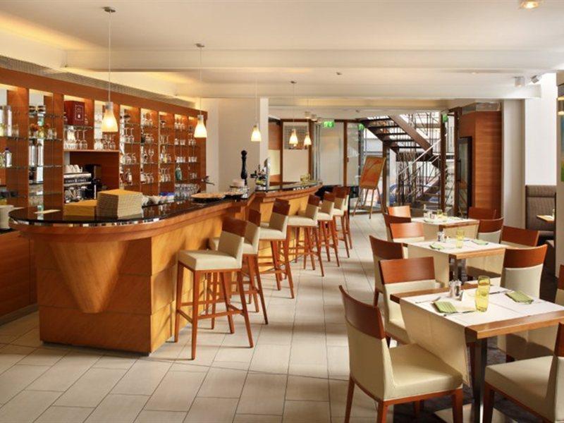 法国酒店 维也纳 外观 照片 The bar at the hotel