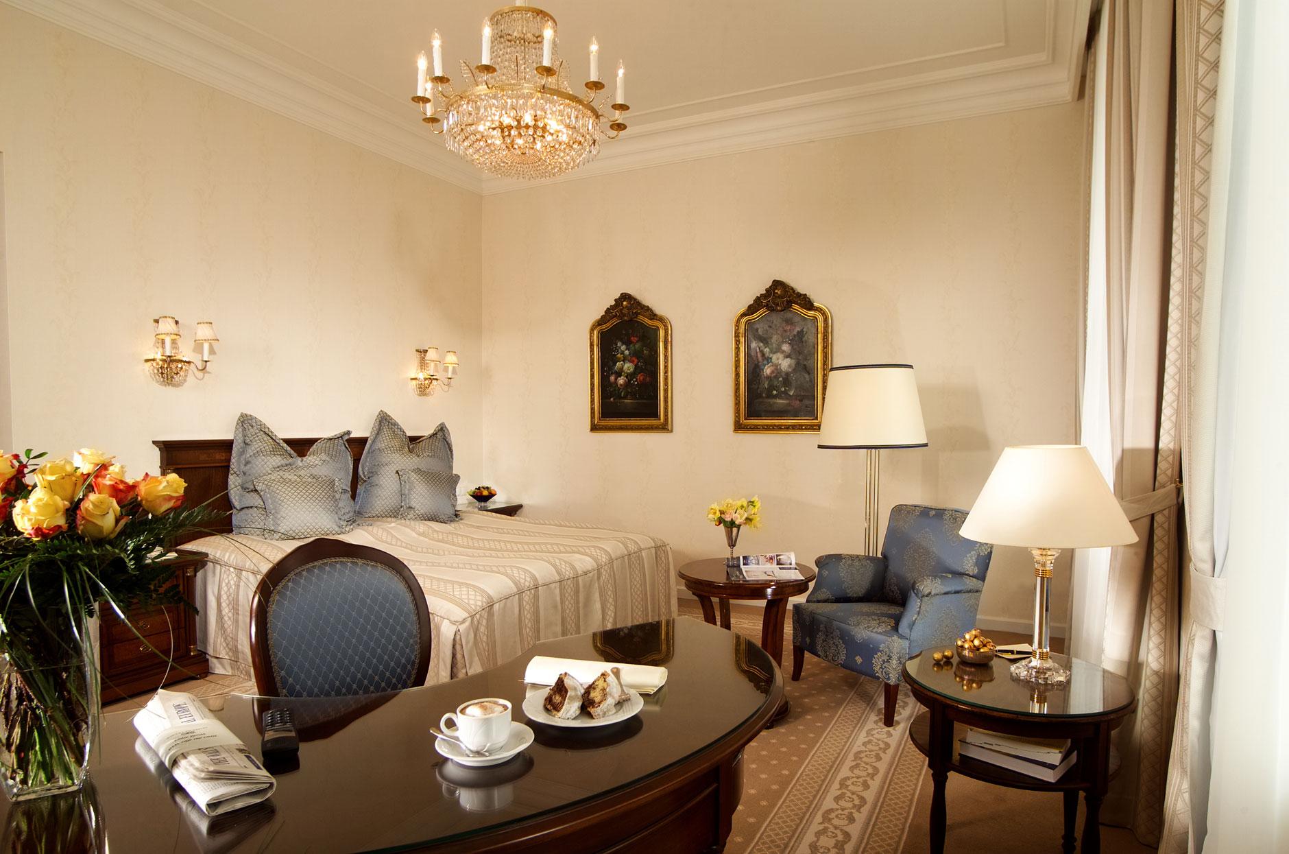 法国酒店 维也纳 客房 照片 A room at the hotel