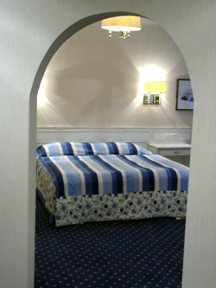 法国酒店 维也纳 外观 照片 A bed