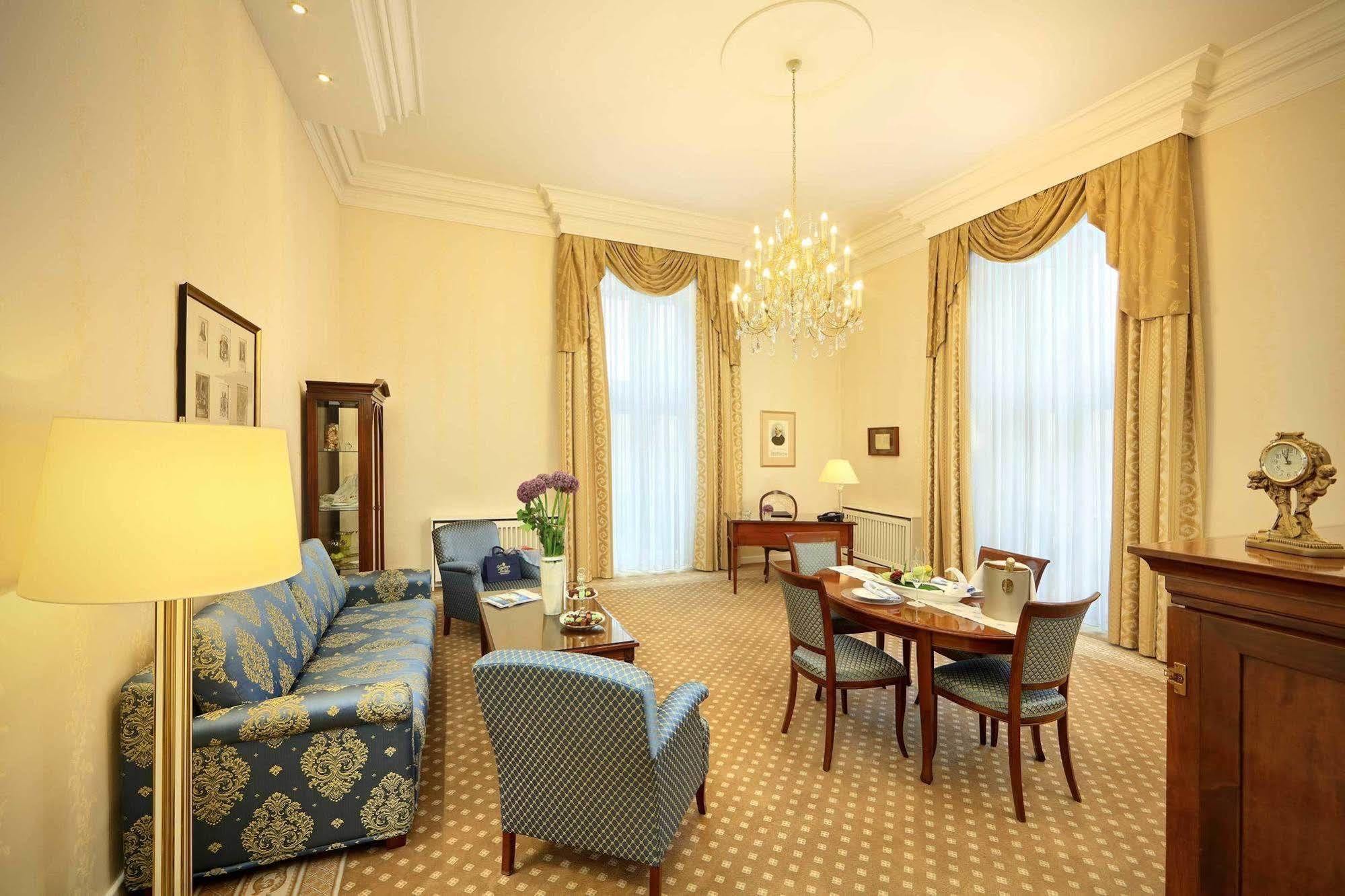 法国酒店 维也纳 外观 照片 A suite at the hotel