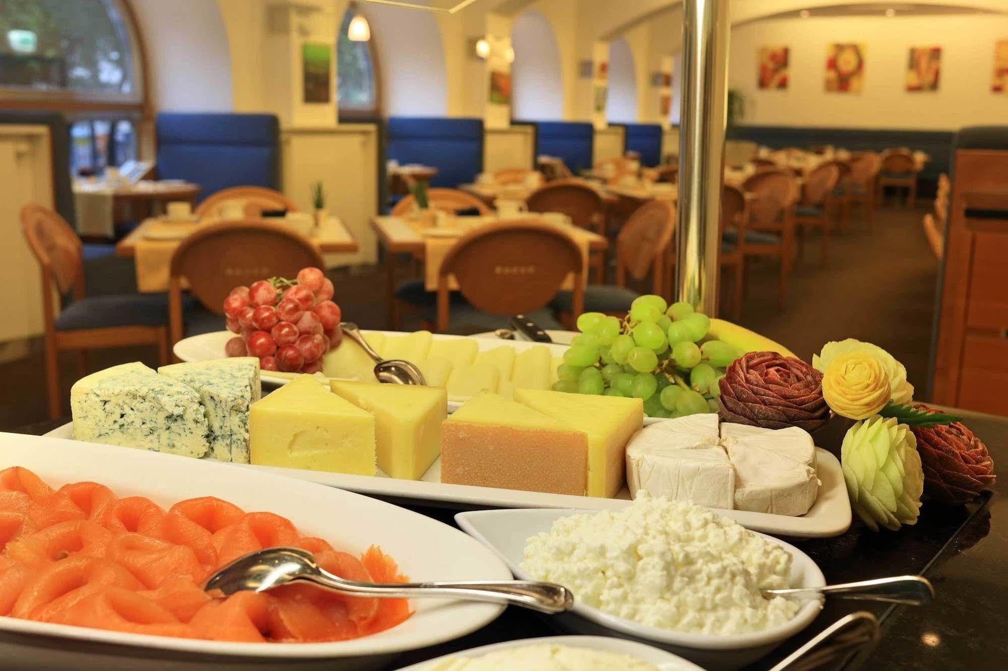 法国酒店 维也纳 外观 照片 A cheese platter