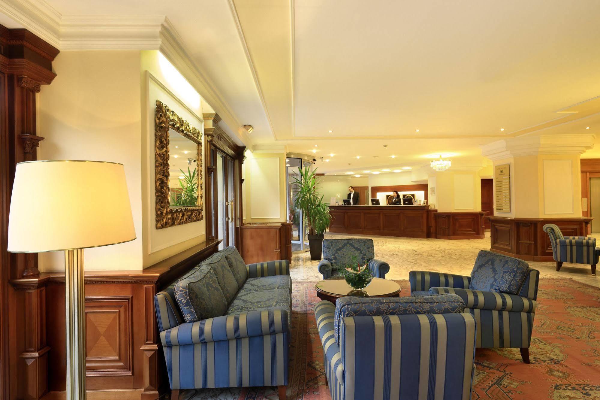 法国酒店 维也纳 内观 照片 The lobby of the hotel