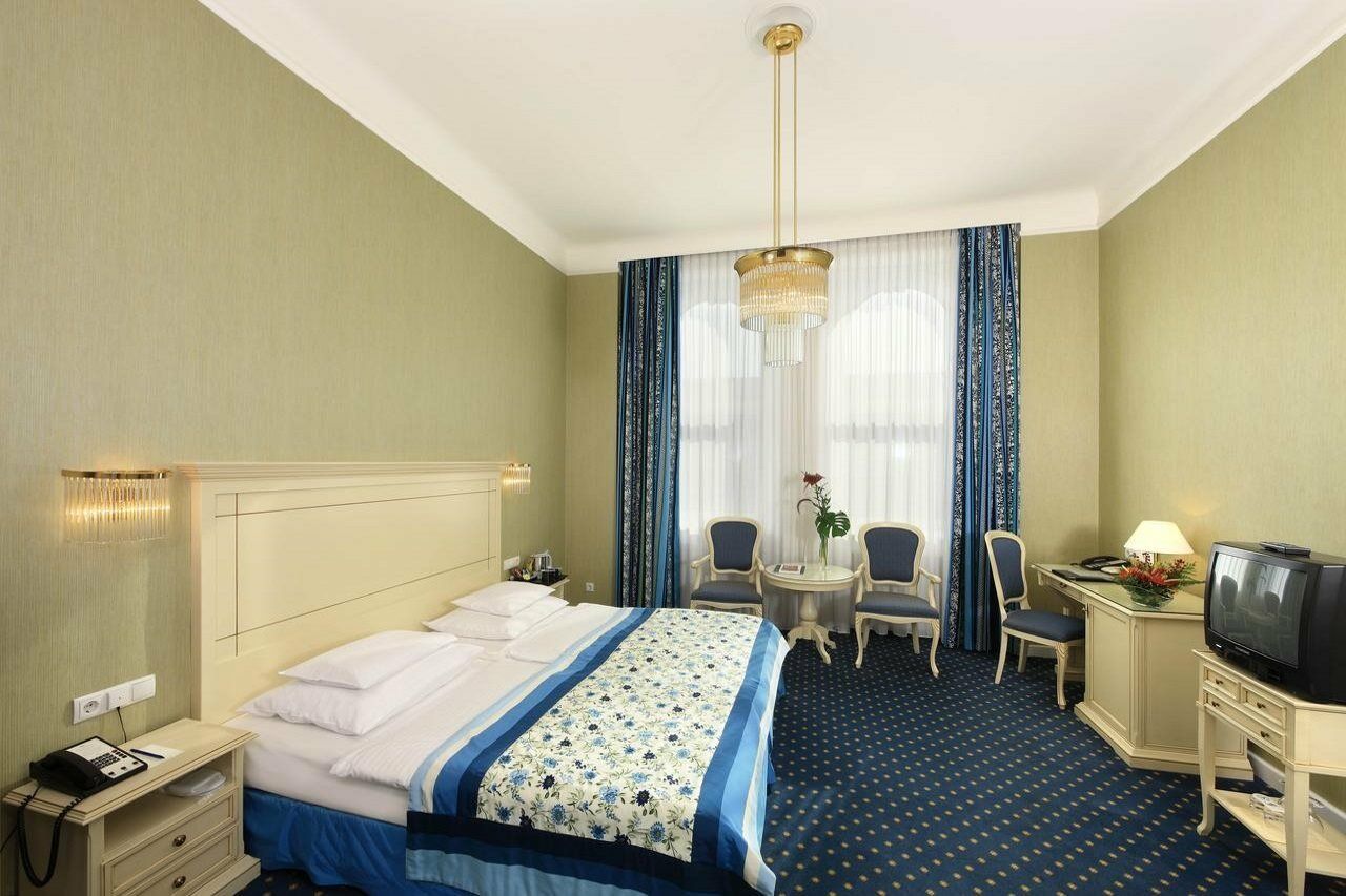 法国酒店 维也纳 客房 照片 A room at the hotel