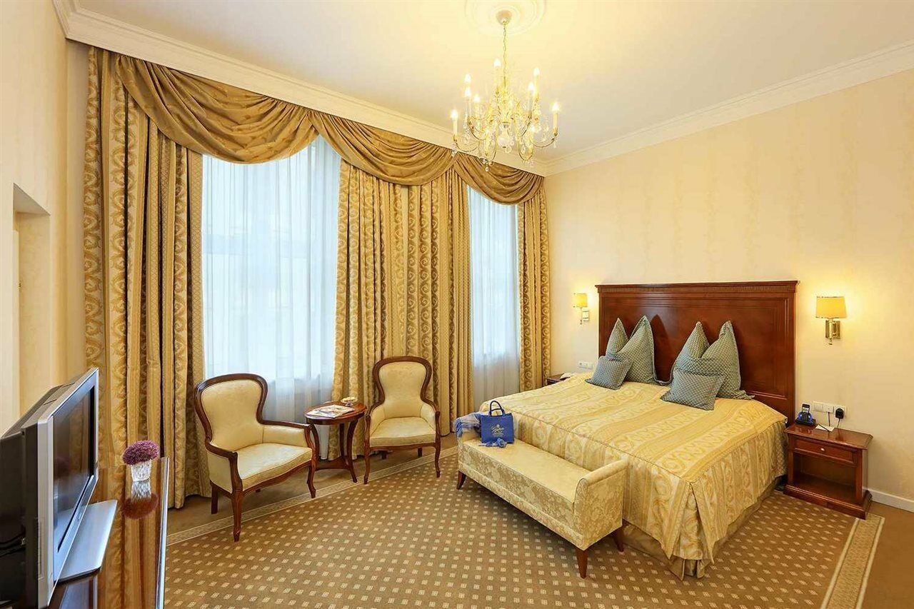 法国酒店 维也纳 外观 照片 A room at the hotel